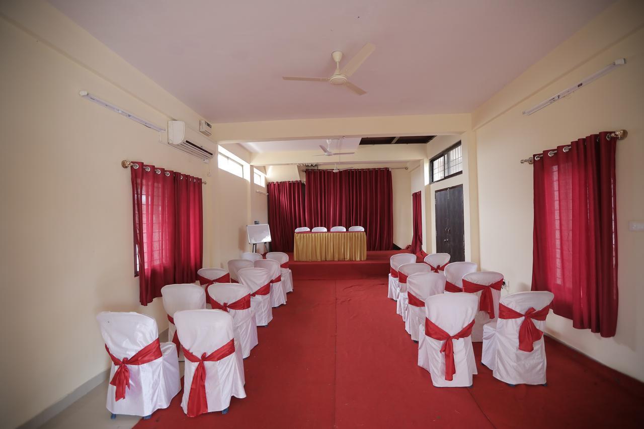 Golds Club & Resort Bayappanhalli 외부 사진